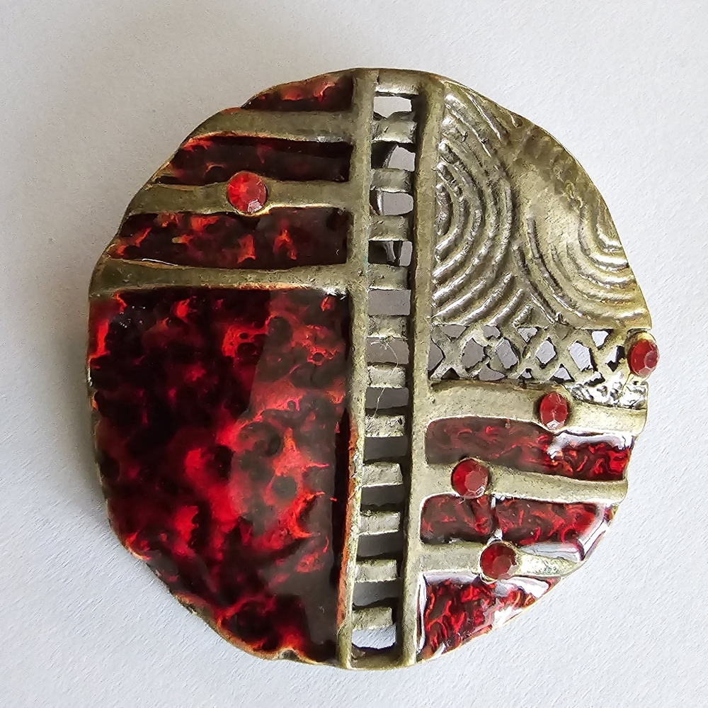 Pendant red enamel and rhinestones antiqued gold tone metal round circle